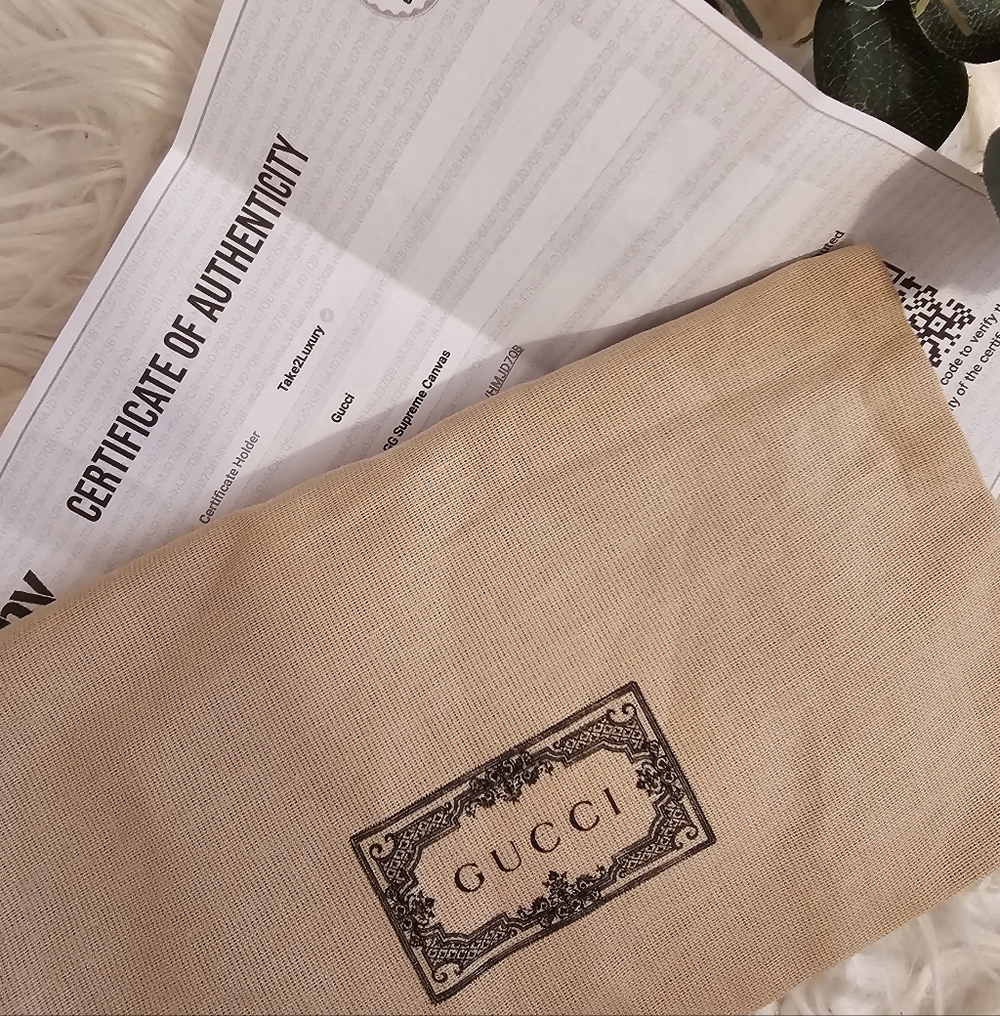 Gucci:RARE White & Silver Wallet w/ COA - Picture 7 of 15